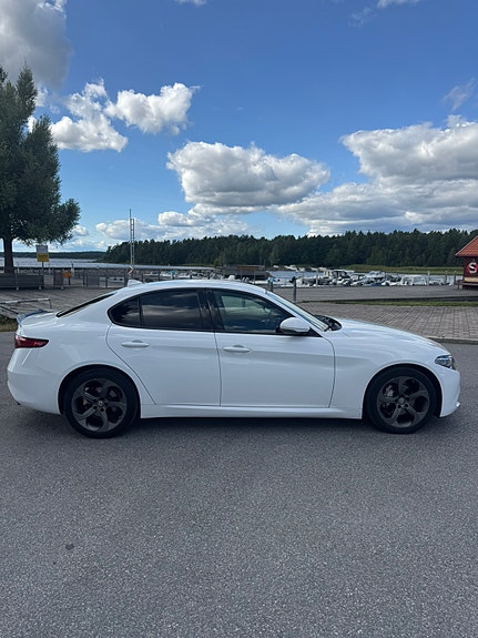 Alfa Romeo Giulia 8 of 16
