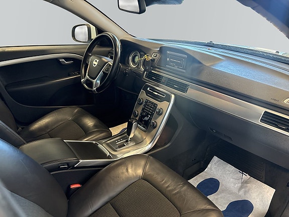 Volvo V70 10 of 13