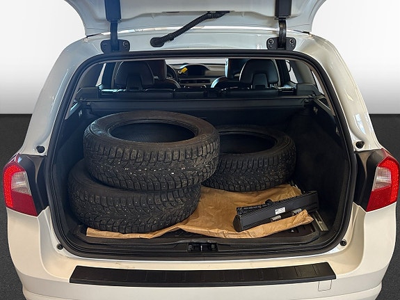 Volvo V70 11 of 13