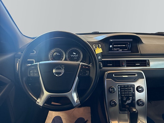 Volvo V70 12 of 13