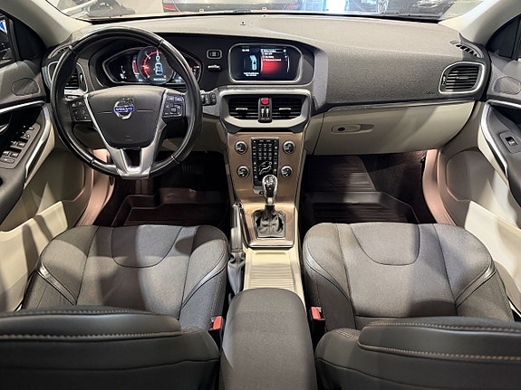 Volvo V40 Cross Country 9 of 22