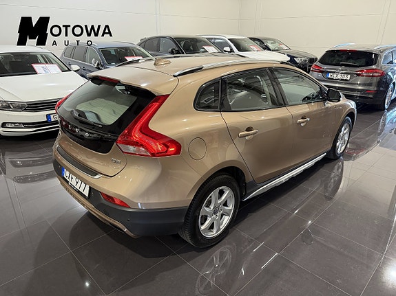 Volvo V40 Cross Country 4 of 22