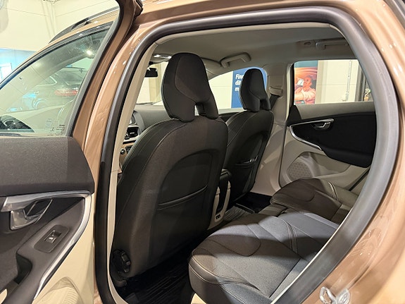 Volvo V40 Cross Country 12 of 22