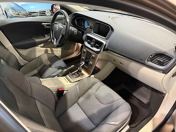 Volvo V40 Cross Country 11 of 22