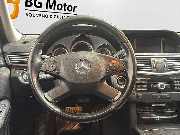 Mercedes-Benz E220 13 of 20
