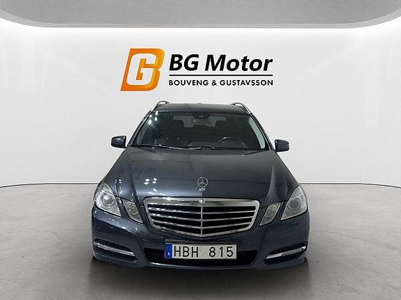 Mercedes-Benz E220 2 of 20