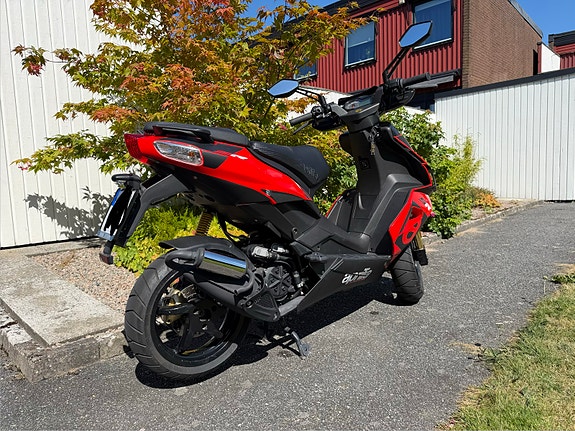 Aprilia SR 50 2 of 7