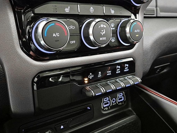 Dodge RAM 1500 12 of 18