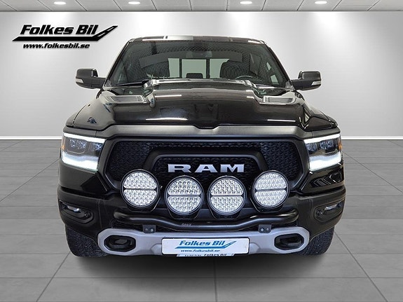 Dodge RAM 1500 2 of 18