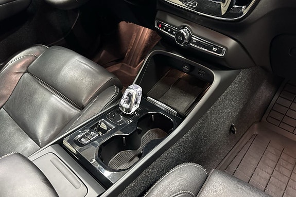 Volvo XC40 16 of 17