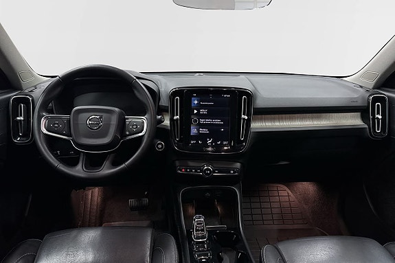 Volvo XC40 5 of 17