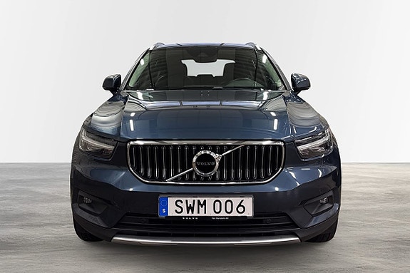 Volvo XC40 2 of 17