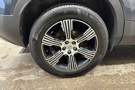 Volvo XC40 11 of 17