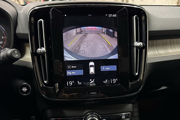 Volvo XC40 15 of 17