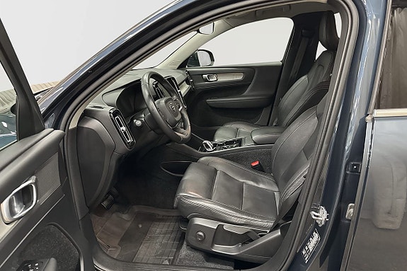 Volvo XC40 4 of 17