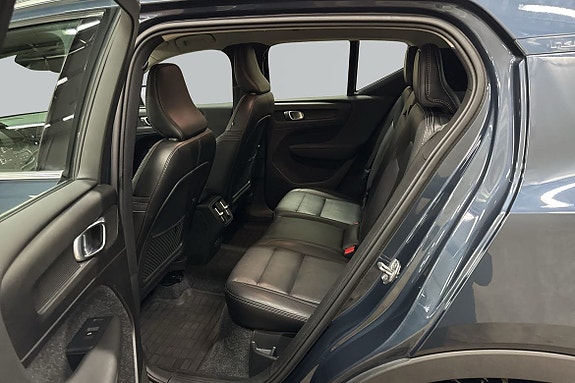 Volvo XC40 7 of 17