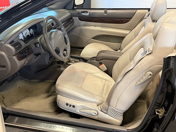 Chrysler Sebring 11 of 13
