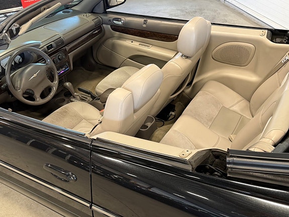 Chrysler Sebring 10 of 13