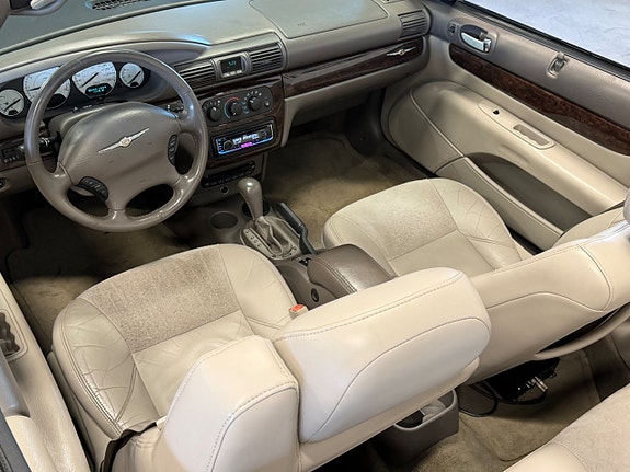 Chrysler Sebring 9 of 13