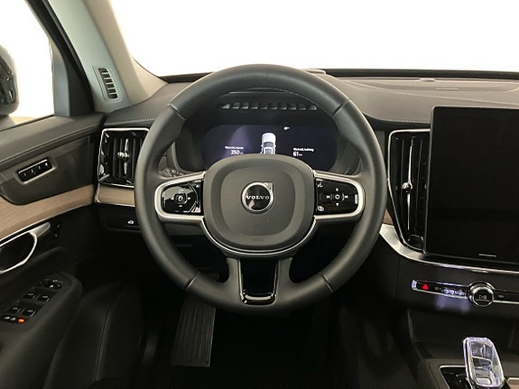 Volvo XC90 11 of 16