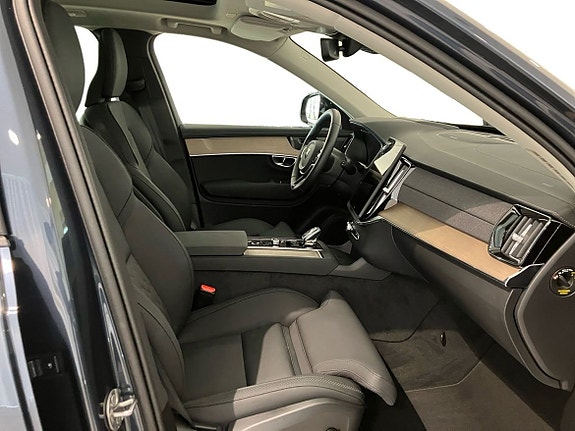 Volvo XC90 5 of 16