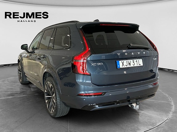 Volvo XC90 2 of 16