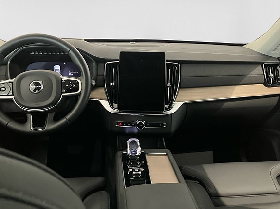 Volvo XC90 13 of 16
