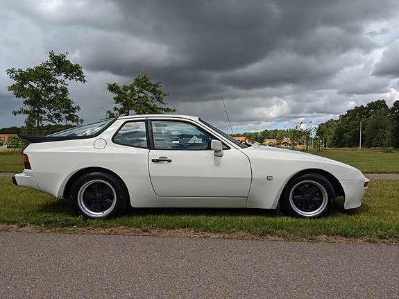 Porsche 944 8 of 9