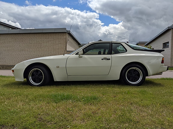 Porsche 944 9 of 9