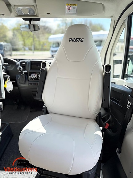 Pilote P 650 GJ / Längd: 6.5 m / Endast 850 mil! 23 of 26
