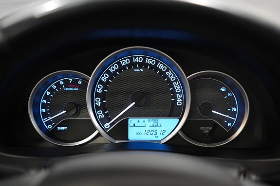 Toyota Auris 10 of 18