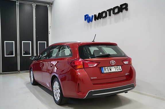 Toyota Auris 4 of 18