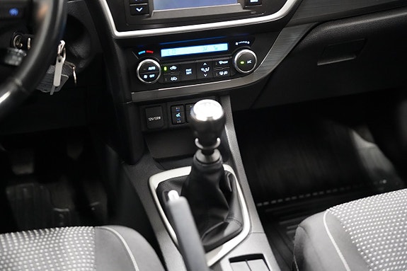 Toyota Auris 11 of 18