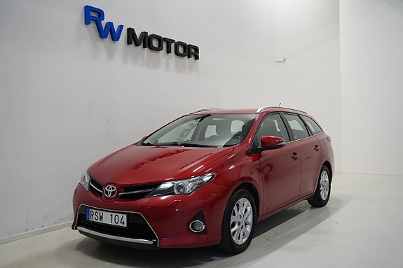 Toyota Auris 2 of 18