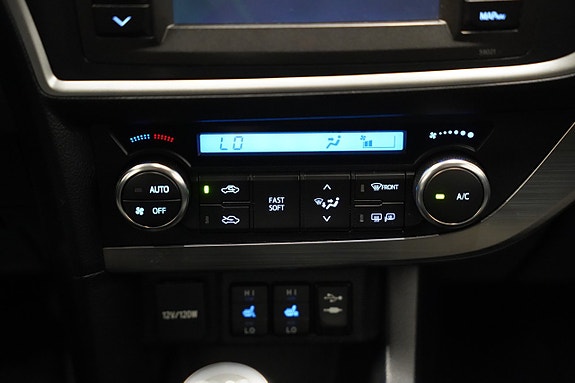 Toyota Auris 12 of 18