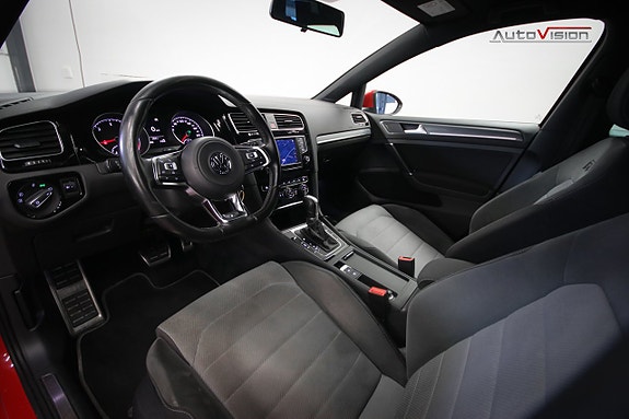 Volkswagen Golf VII 9 of 25