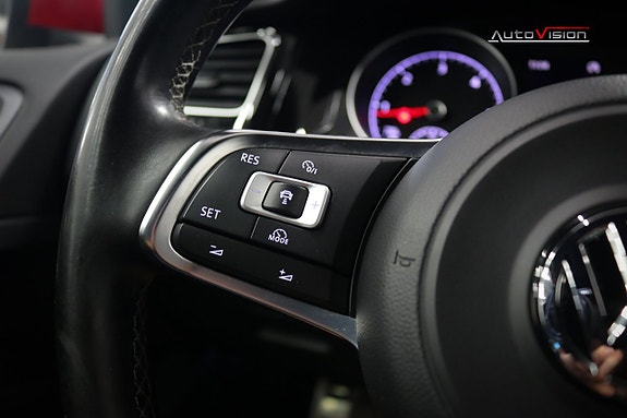 Volkswagen Golf VII 16 of 25