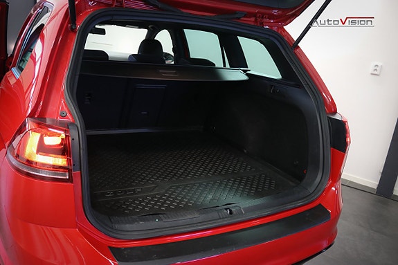 Volkswagen Golf VII 23 of 25