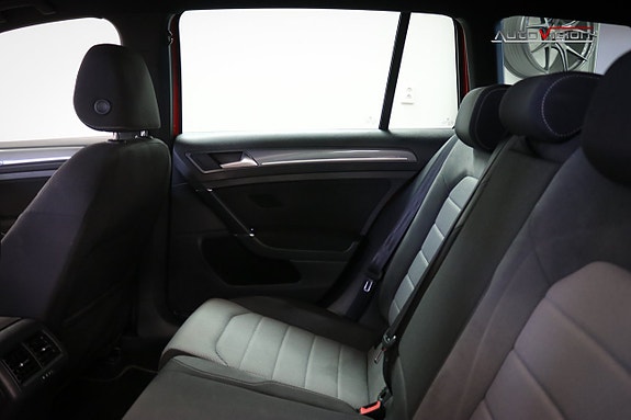 Volkswagen Golf VII 22 of 25