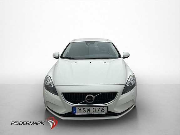 Volvo V40 2 of 28