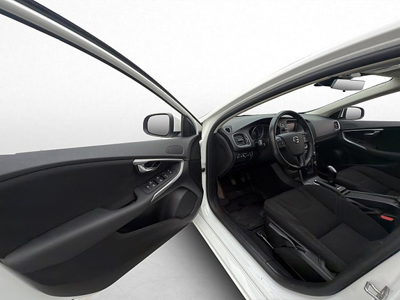 Volvo V40 10 of 28