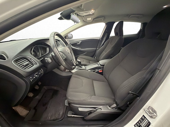 Volvo V40 11 of 28