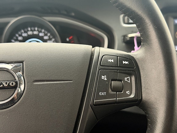 Volvo V40 16 of 28