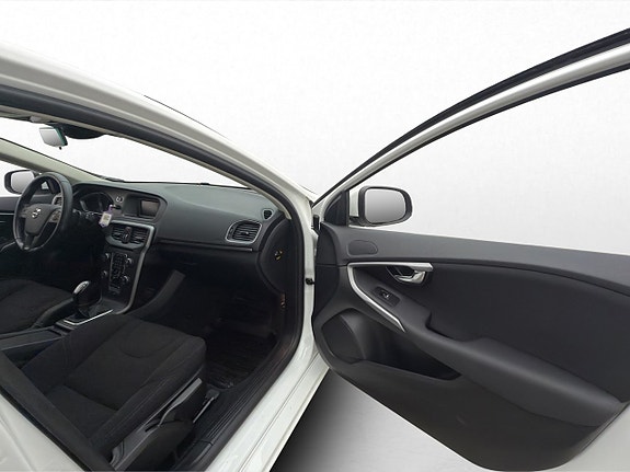 Volvo V40 21 of 28