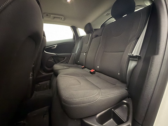 Volvo V40 23 of 28