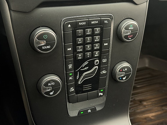 Volvo V40 19 of 28