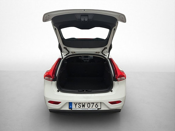 Volvo V40 24 of 28