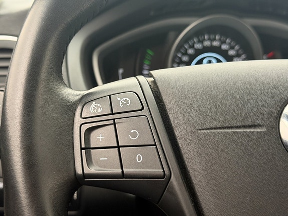 Volvo V40 14 of 28