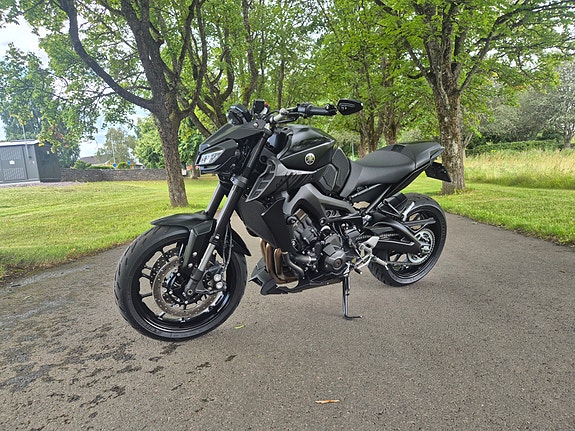 Yamaha MT-09 2 of 4