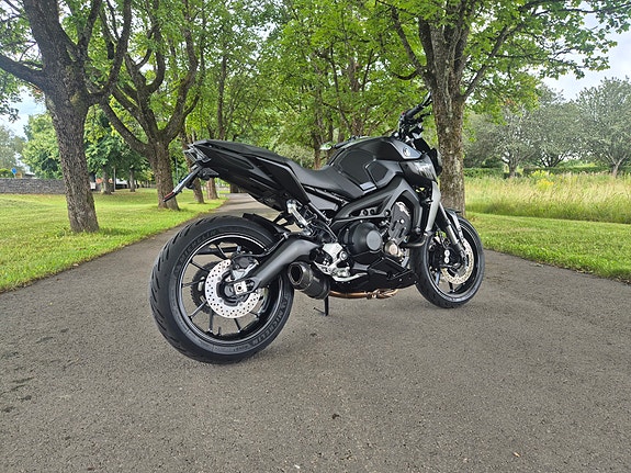 Yamaha MT-09 3 of 4